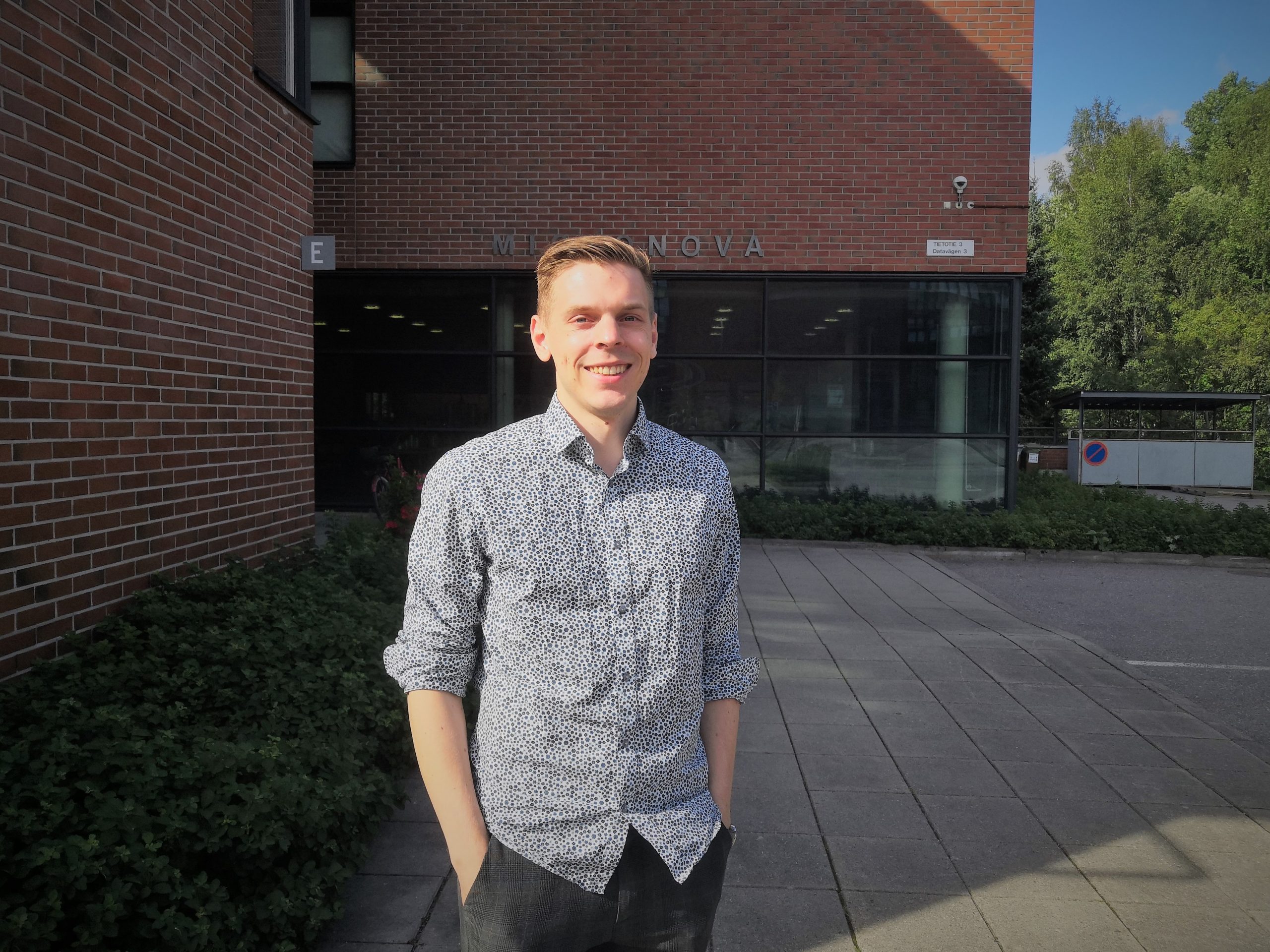 Complex work can be a good thing – Process Engineer Olli Kanninen enjoys his diverse work in the product development of MEMS resonators